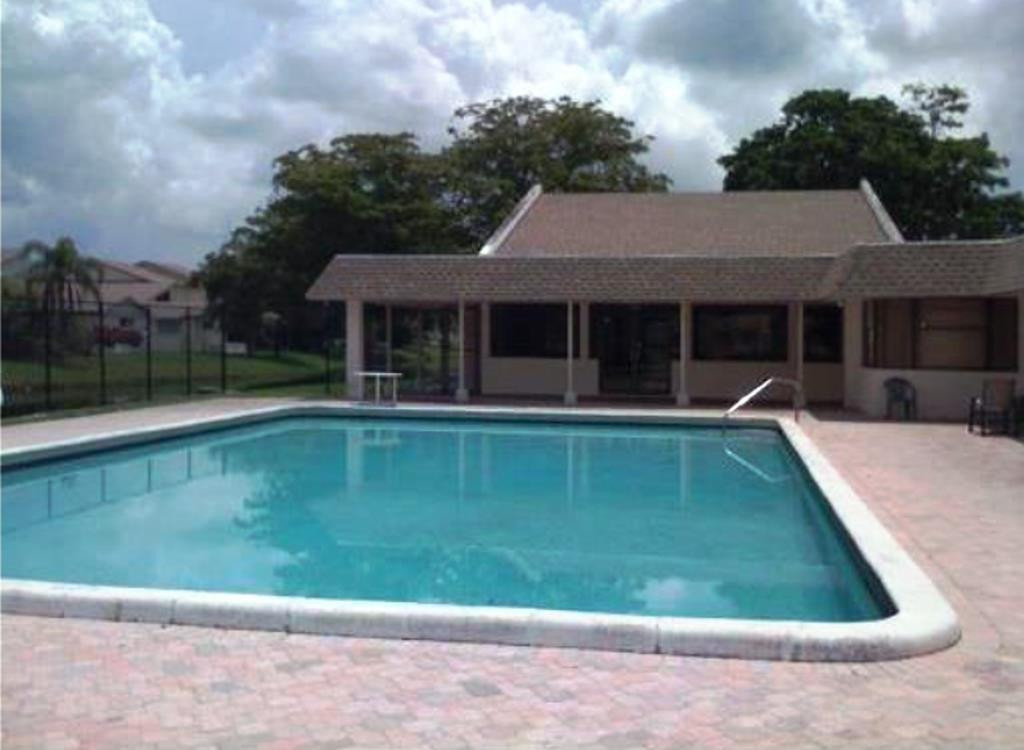 COUNTRY SQUIRES TOWNHOMES - Residential