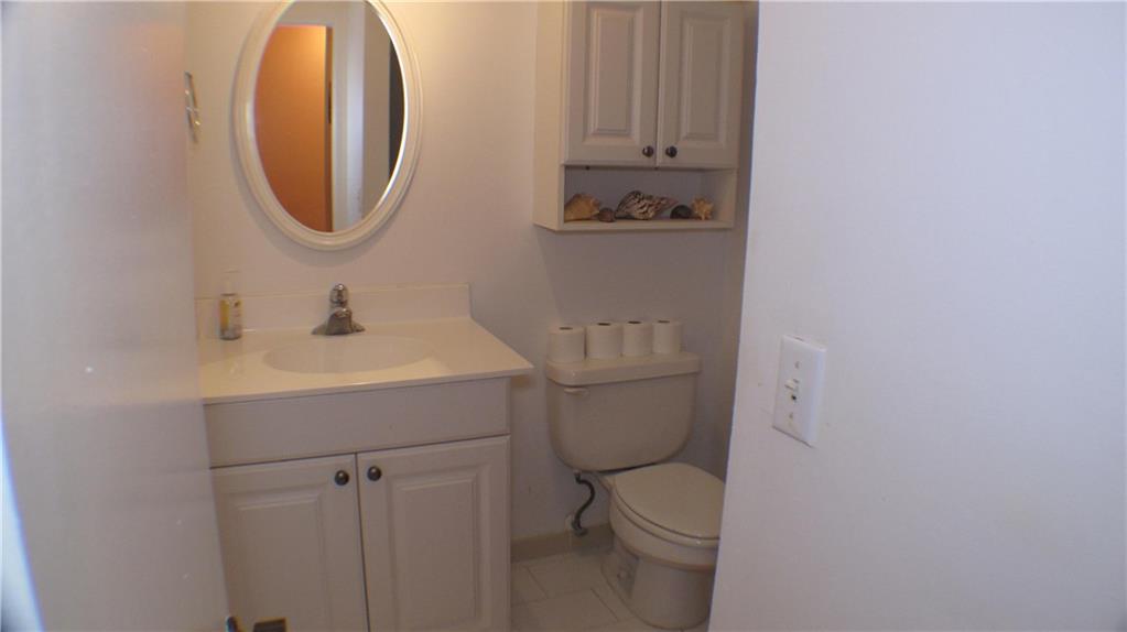 COUNTRY SQUIRES TOWNHOMES - Residential