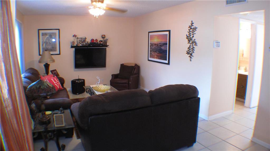 COUNTRY SQUIRES TOWNHOMES - Residential