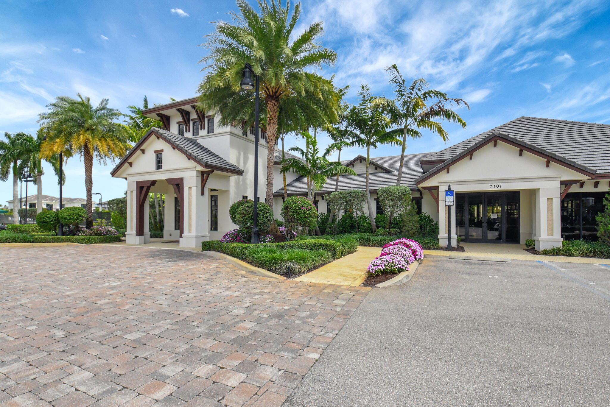 ROYAL PALM POLO - Residential