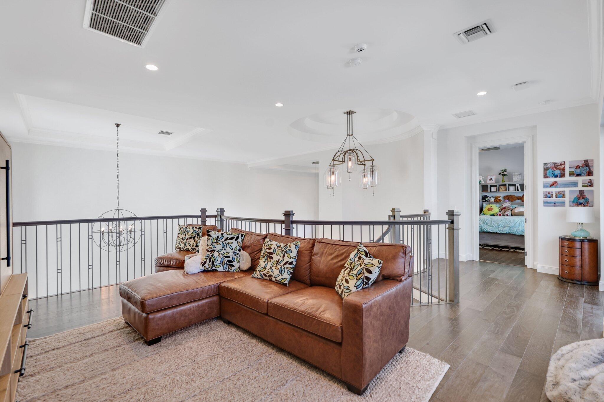 ROYAL PALM POLO - Residential