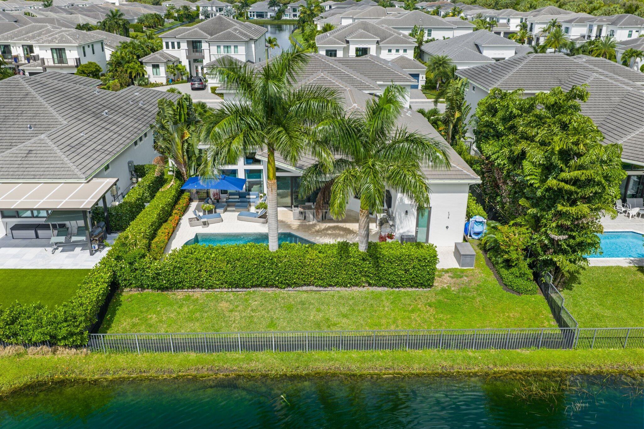 ROYAL PALM POLO - Residential