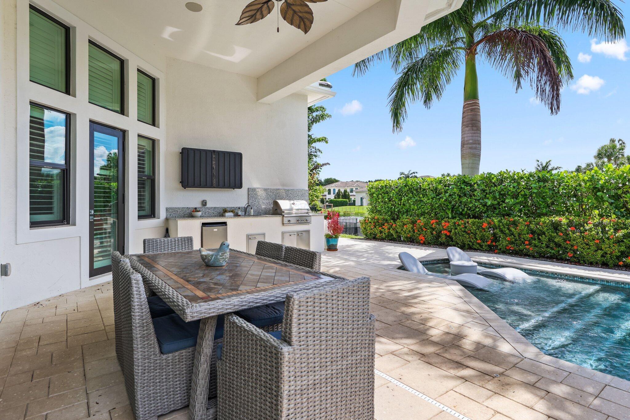 ROYAL PALM POLO - Residential