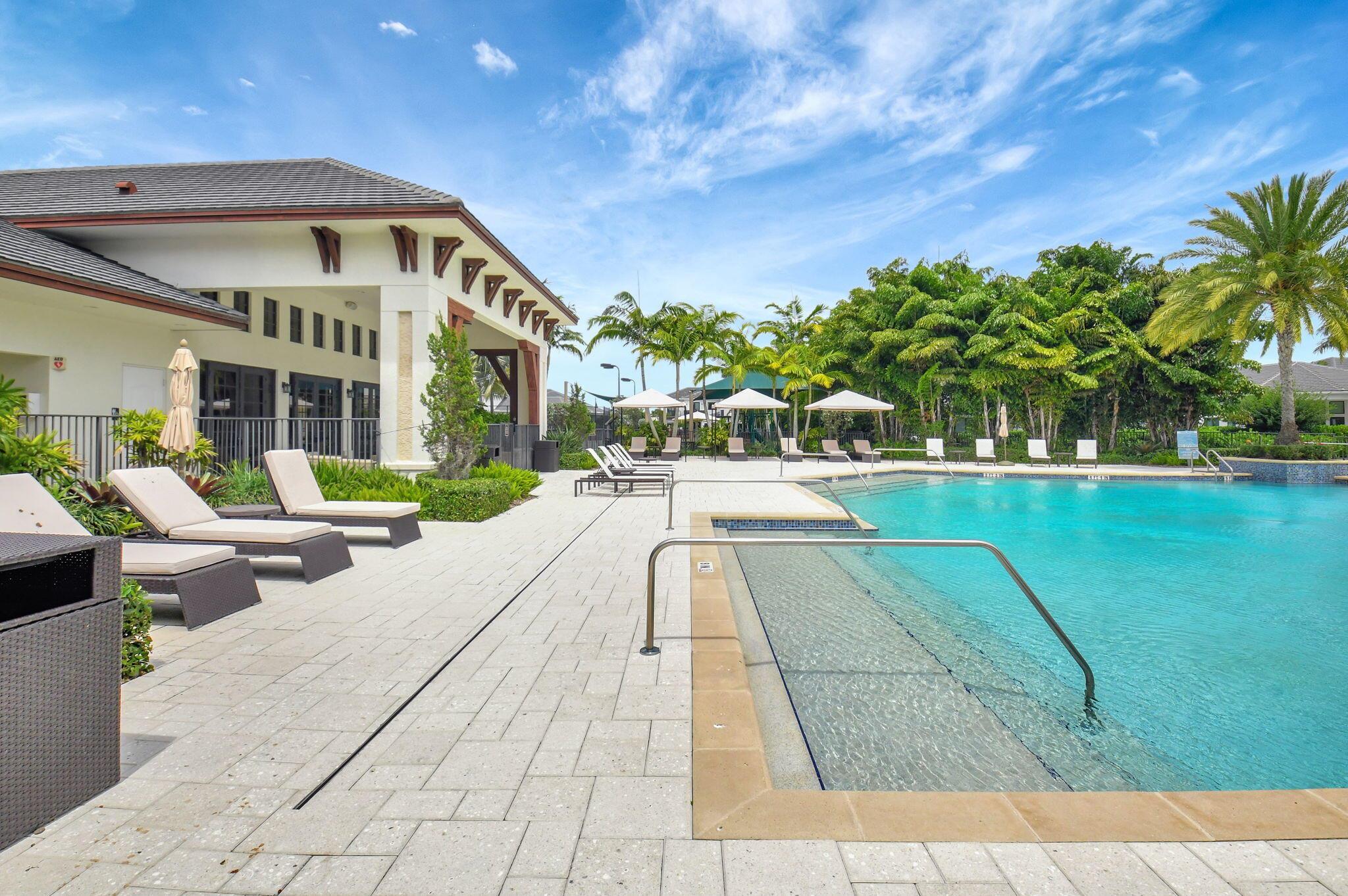 ROYAL PALM POLO - Residential