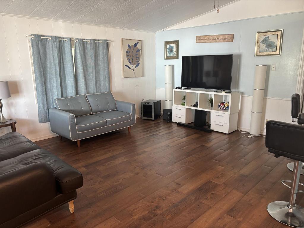 BREEZE HILL RESORT MOBILE HOME PARK - Residential