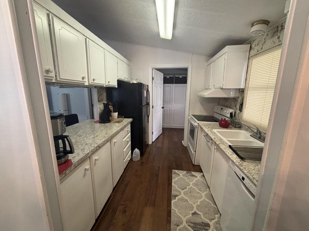 BREEZE HILL RESORT MOBILE HOME PARK - Residential