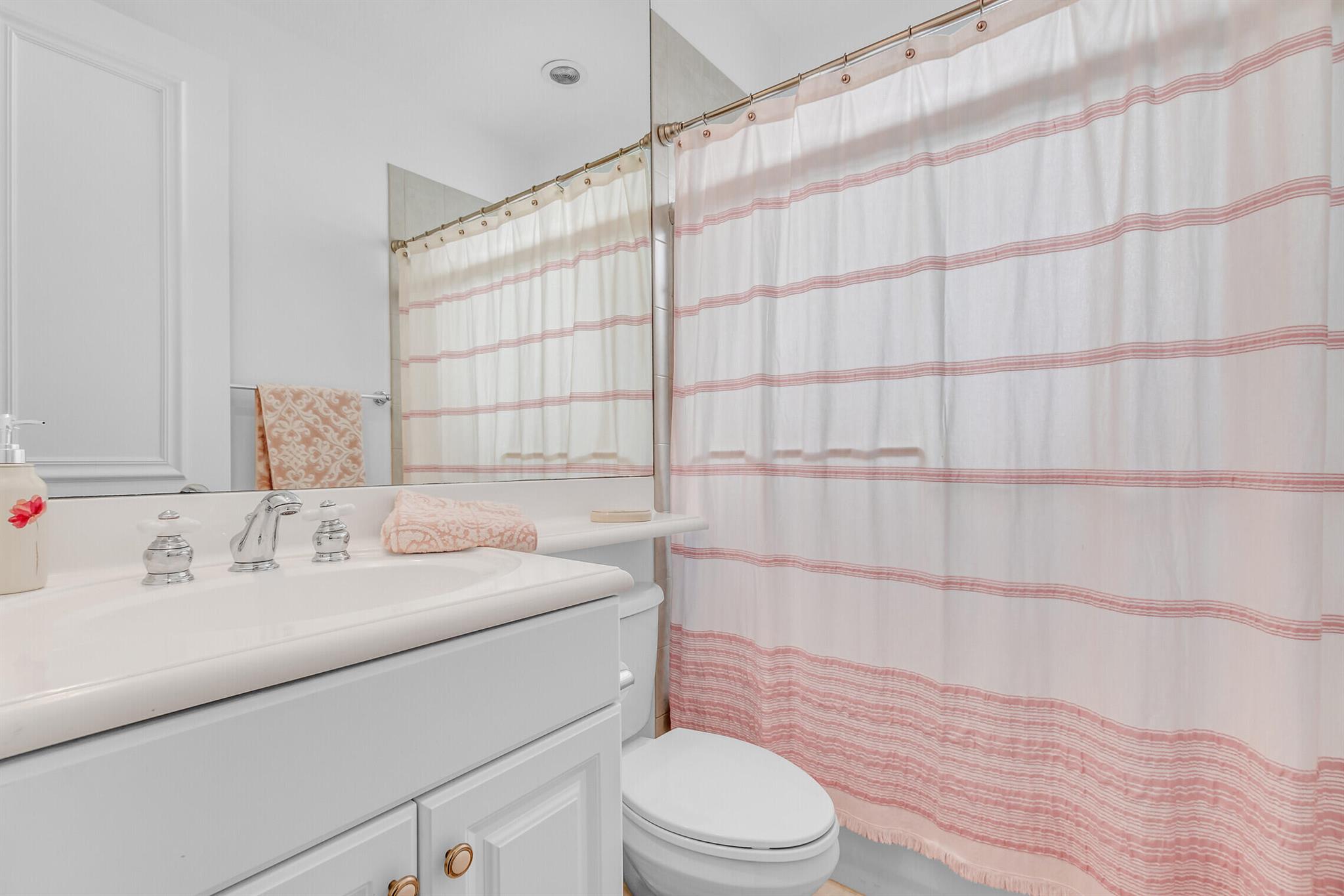 ISLES AT WELLINGTON 4 - Residential Lease