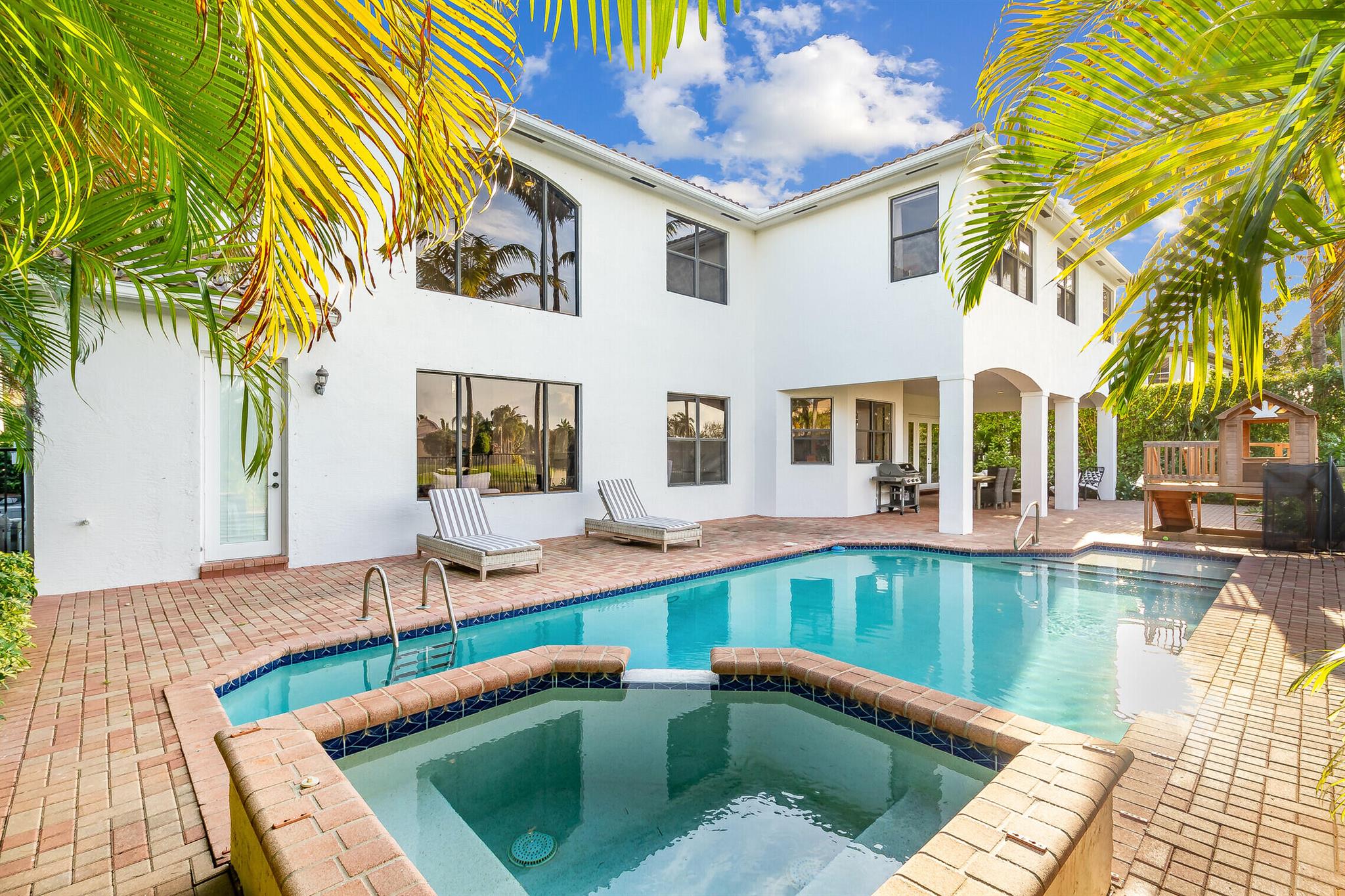 ISLES AT WELLINGTON 4 - Residential Lease