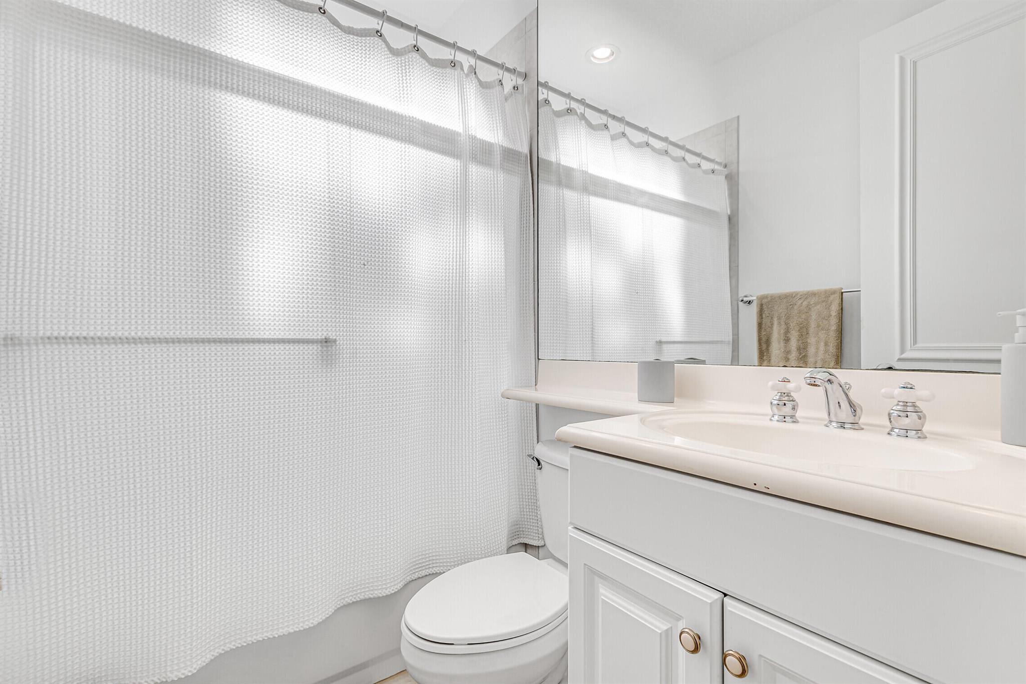 ISLES AT WELLINGTON 4 - Residential Lease