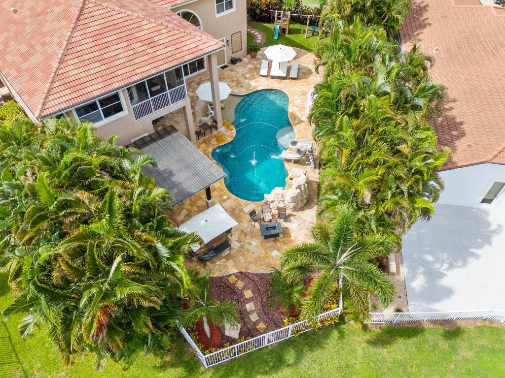 EQUESTRIAN CLUB - Residential Lease