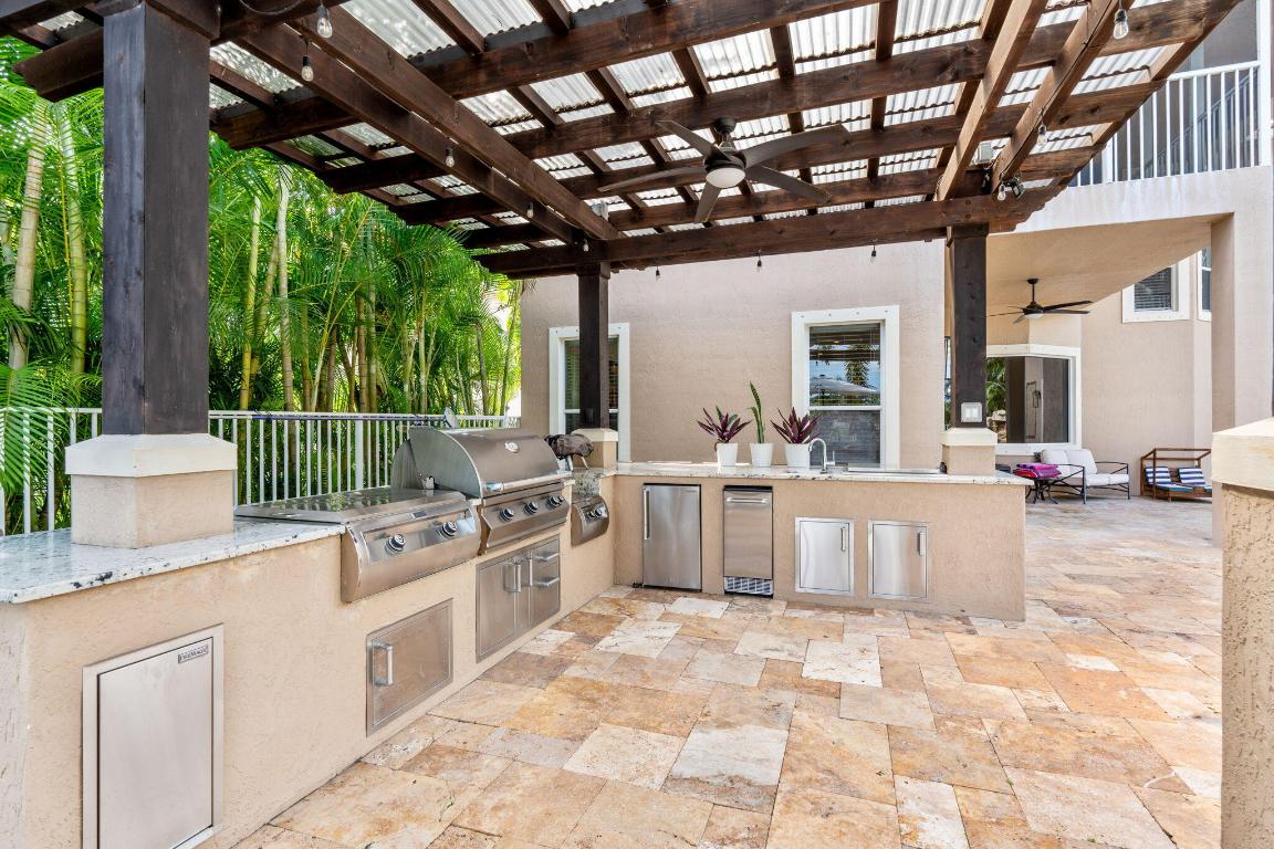 EQUESTRIAN CLUB - Residential Lease