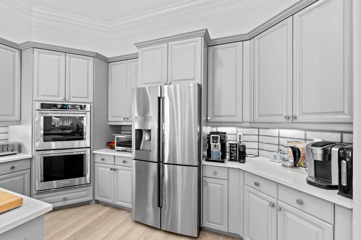 EQUESTRIAN CLUB - Residential Lease