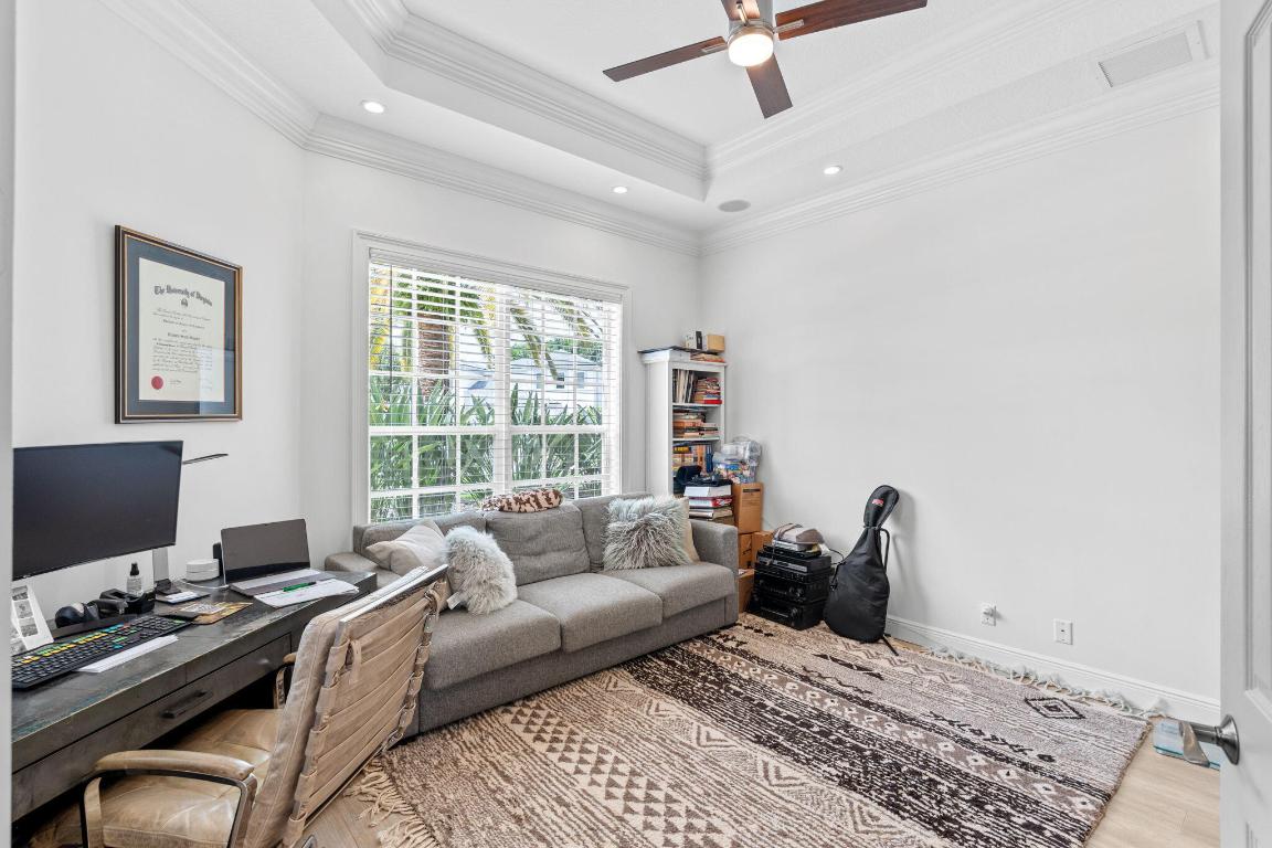 EQUESTRIAN CLUB - Residential Lease