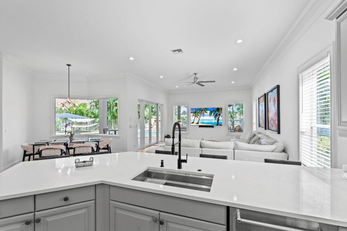 EQUESTRIAN CLUB - Residential Lease