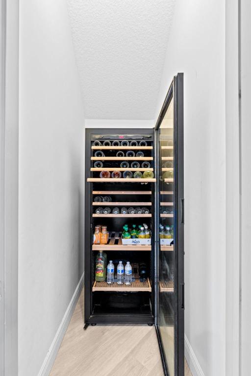 EQUESTRIAN CLUB - Residential Lease