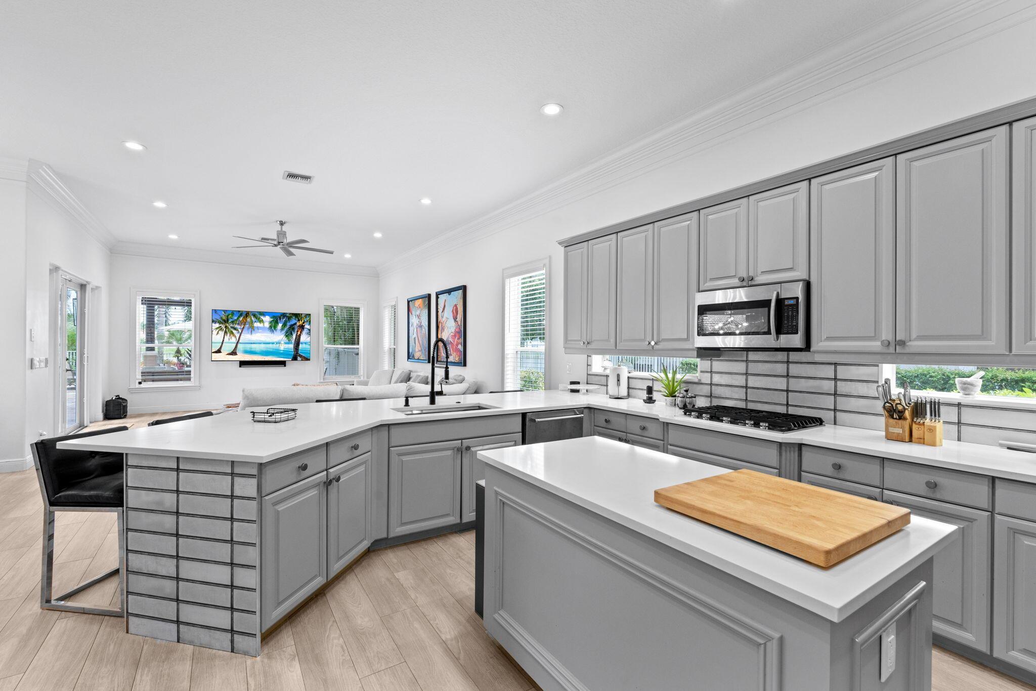 EQUESTRIAN CLUB - Residential Lease