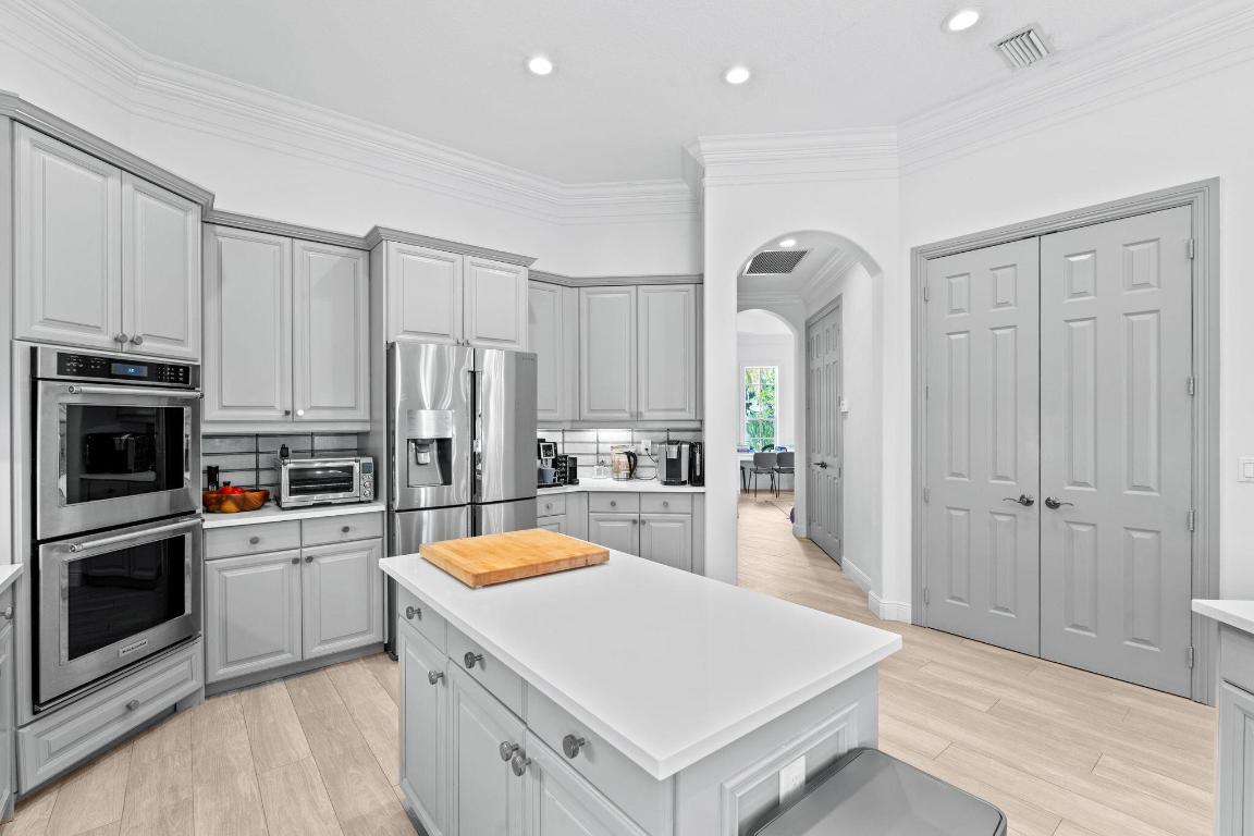 EQUESTRIAN CLUB - Residential Lease