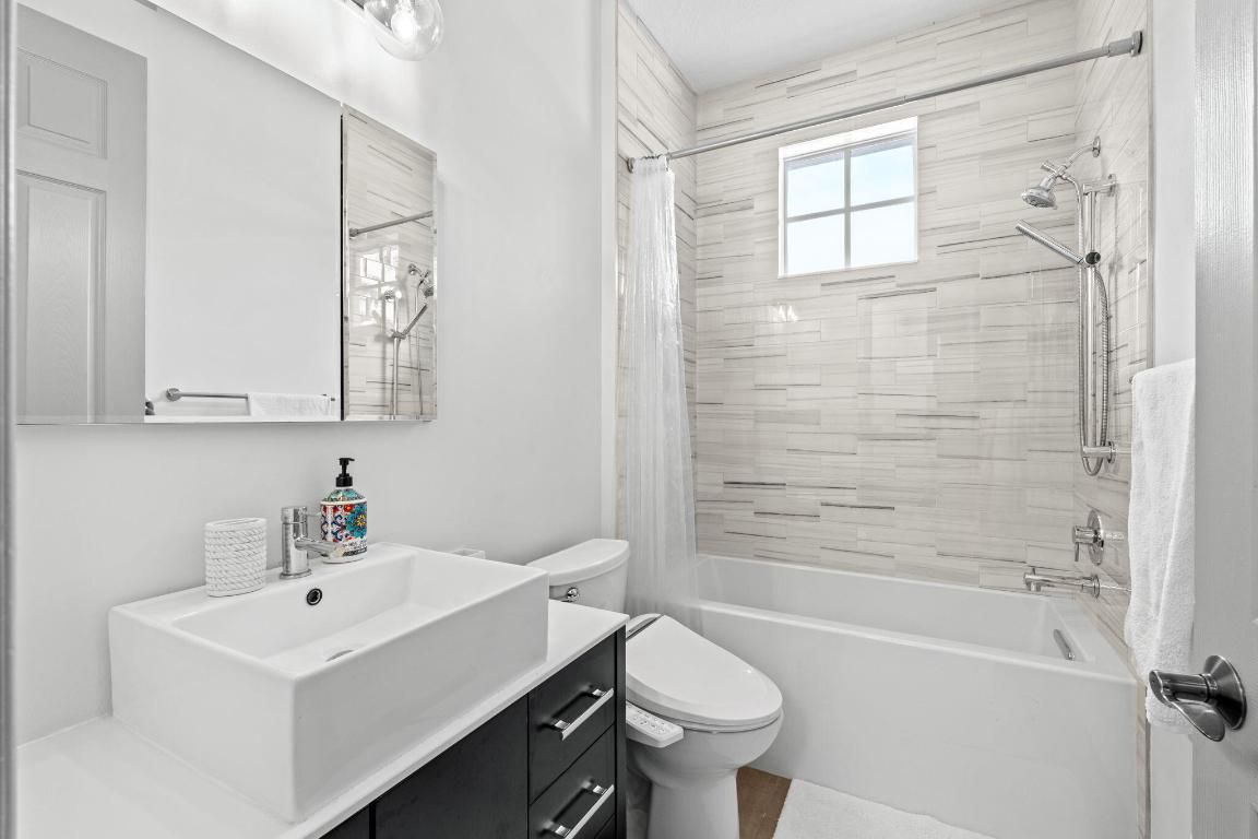 EQUESTRIAN CLUB - Residential Lease