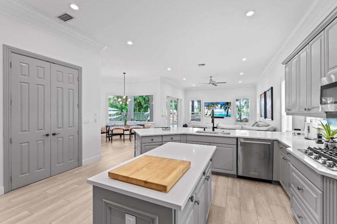 EQUESTRIAN CLUB - Residential Lease