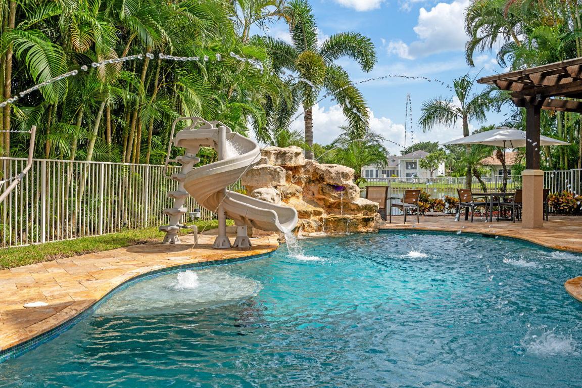 EQUESTRIAN CLUB - Residential Lease