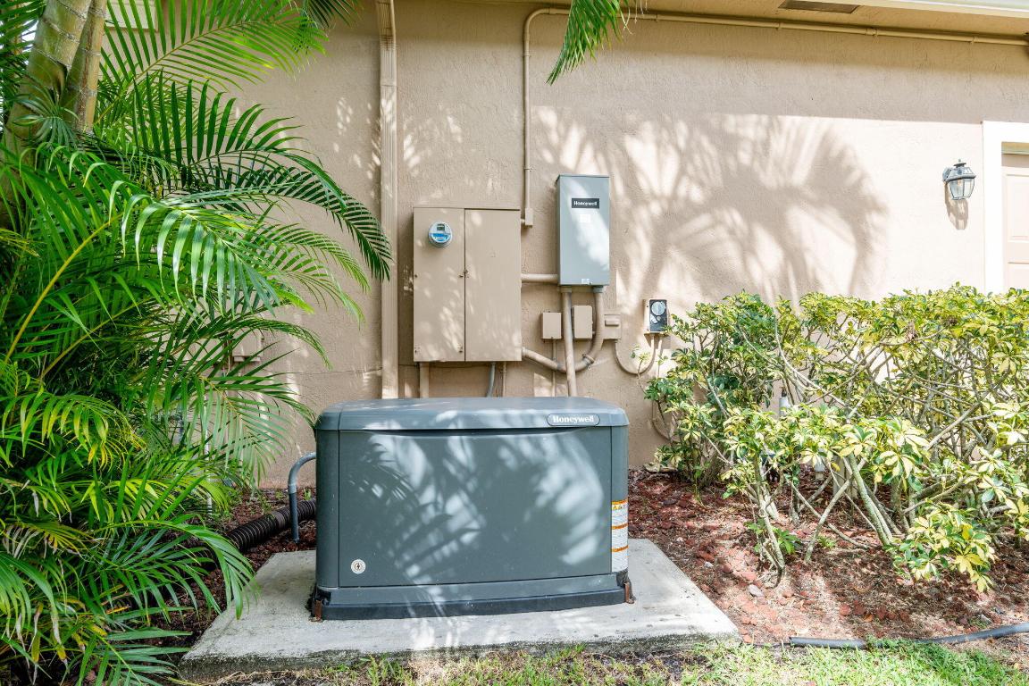 EQUESTRIAN CLUB - Residential Lease