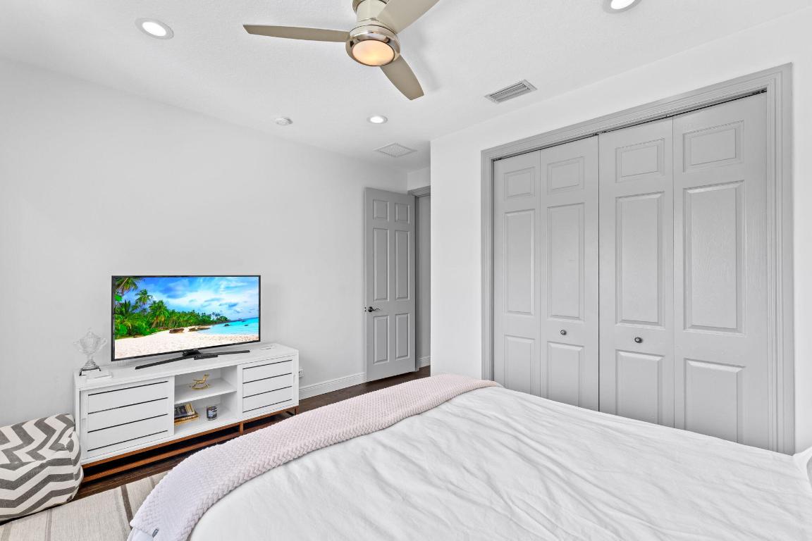 EQUESTRIAN CLUB - Residential Lease