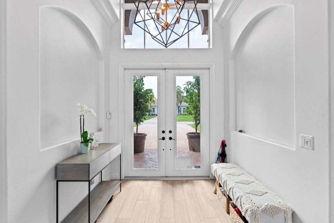 EQUESTRIAN CLUB - Residential Lease