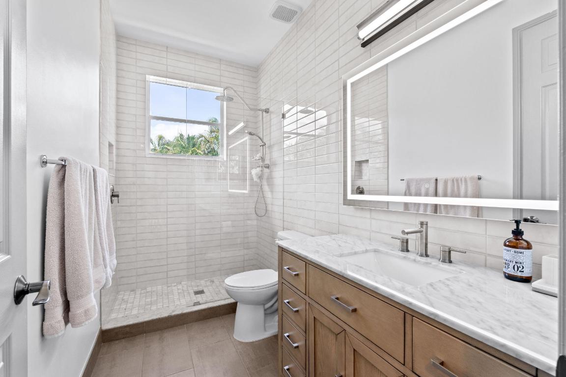 EQUESTRIAN CLUB - Residential Lease