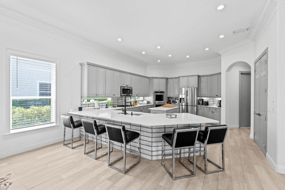 EQUESTRIAN CLUB - Residential Lease