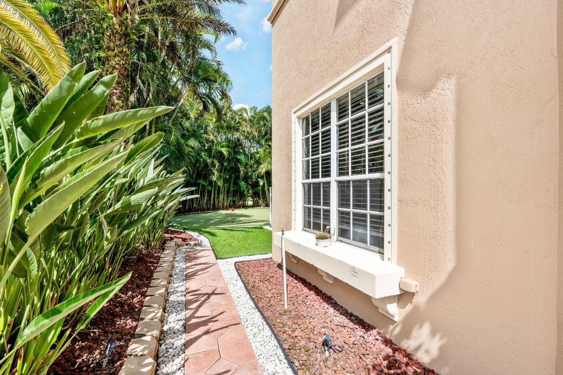 EQUESTRIAN CLUB - Residential Lease