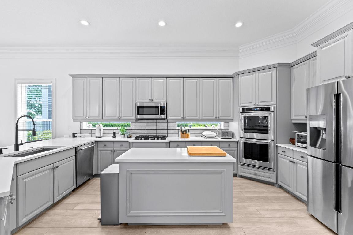 EQUESTRIAN CLUB - Residential Lease