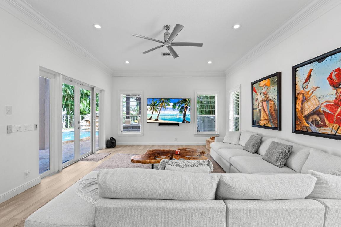 EQUESTRIAN CLUB - Residential Lease