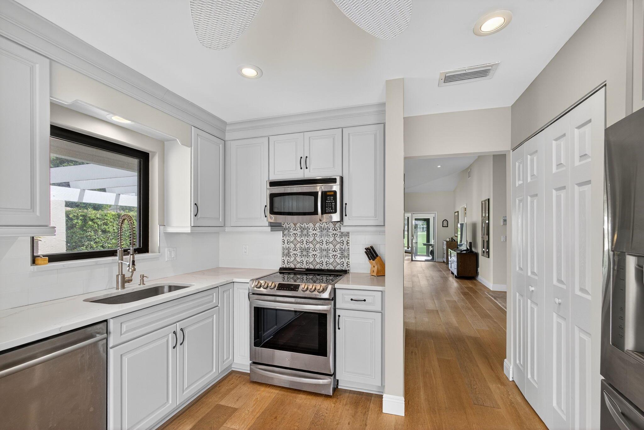 WINDWARD AT JONATHANS LAN - Residential