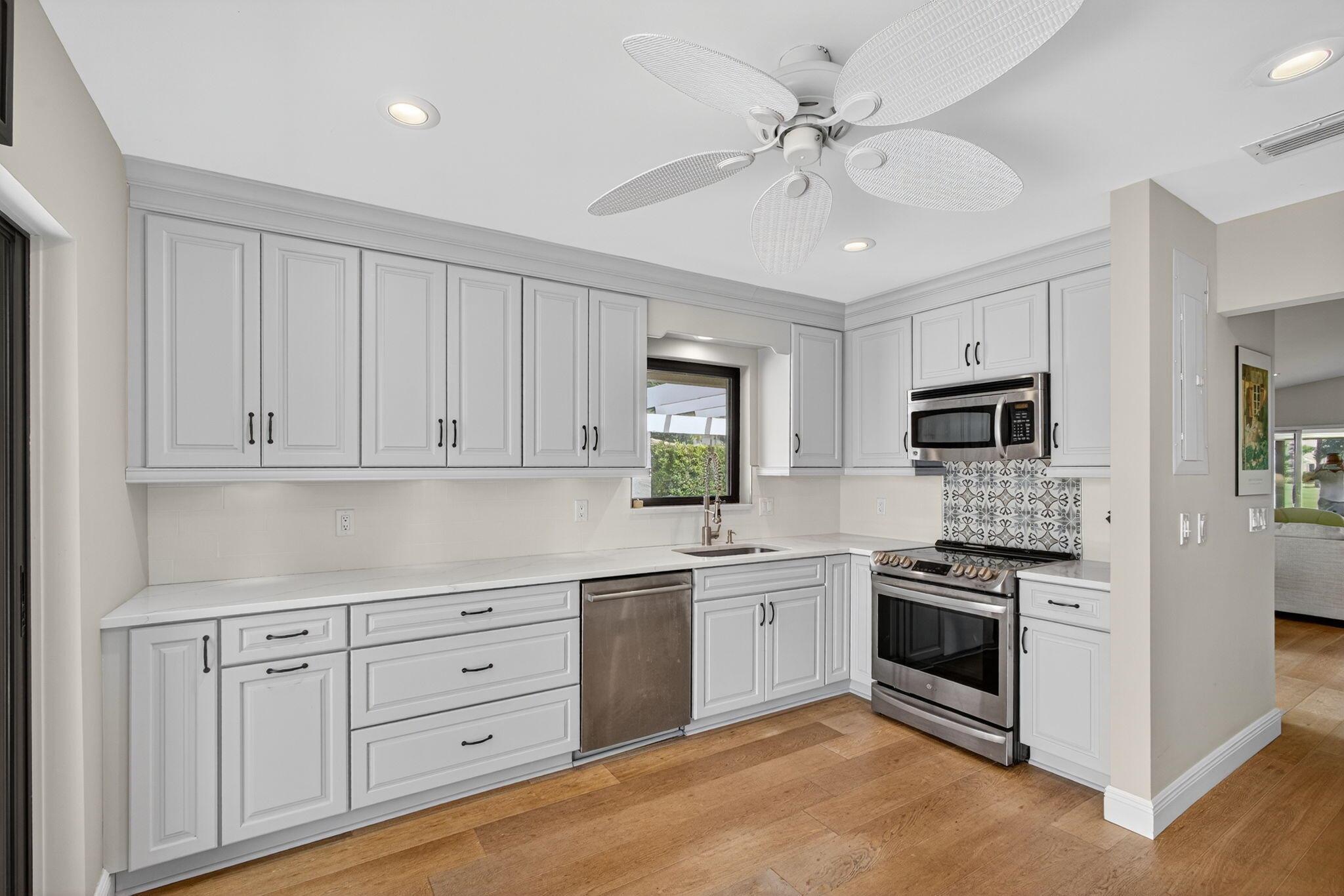 WINDWARD AT JONATHANS LAN - Residential