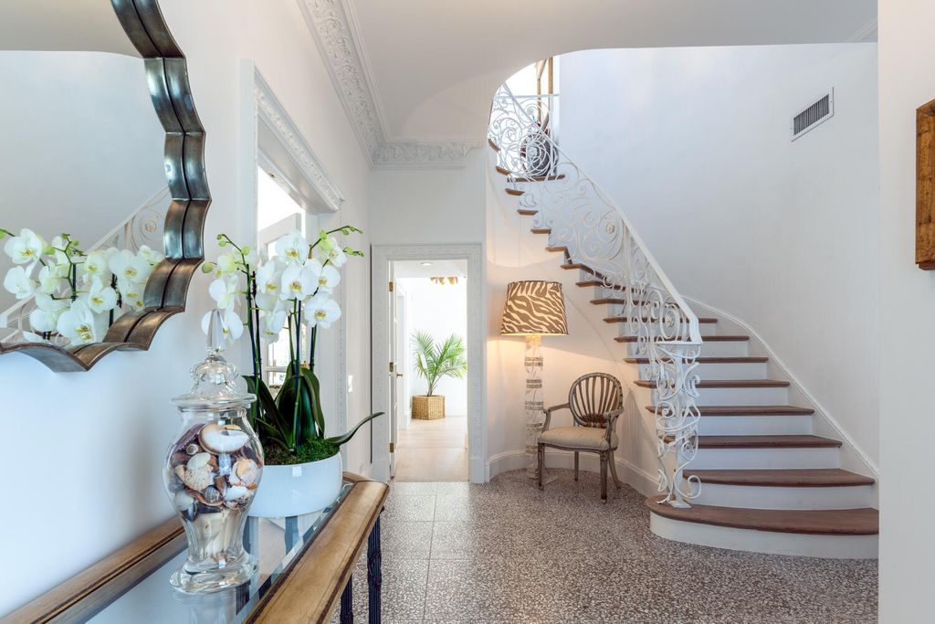 Photo of 130 Brazilian Avenue, Palm Beach, FL 33480 (MLS # R11006527)