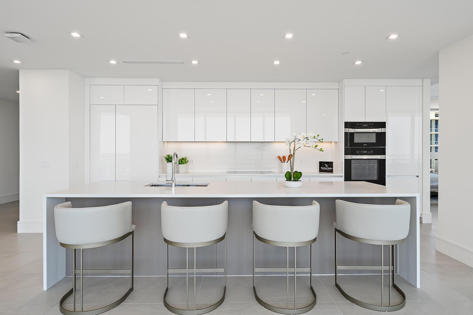 Nautilus 220 Condominium - Residential