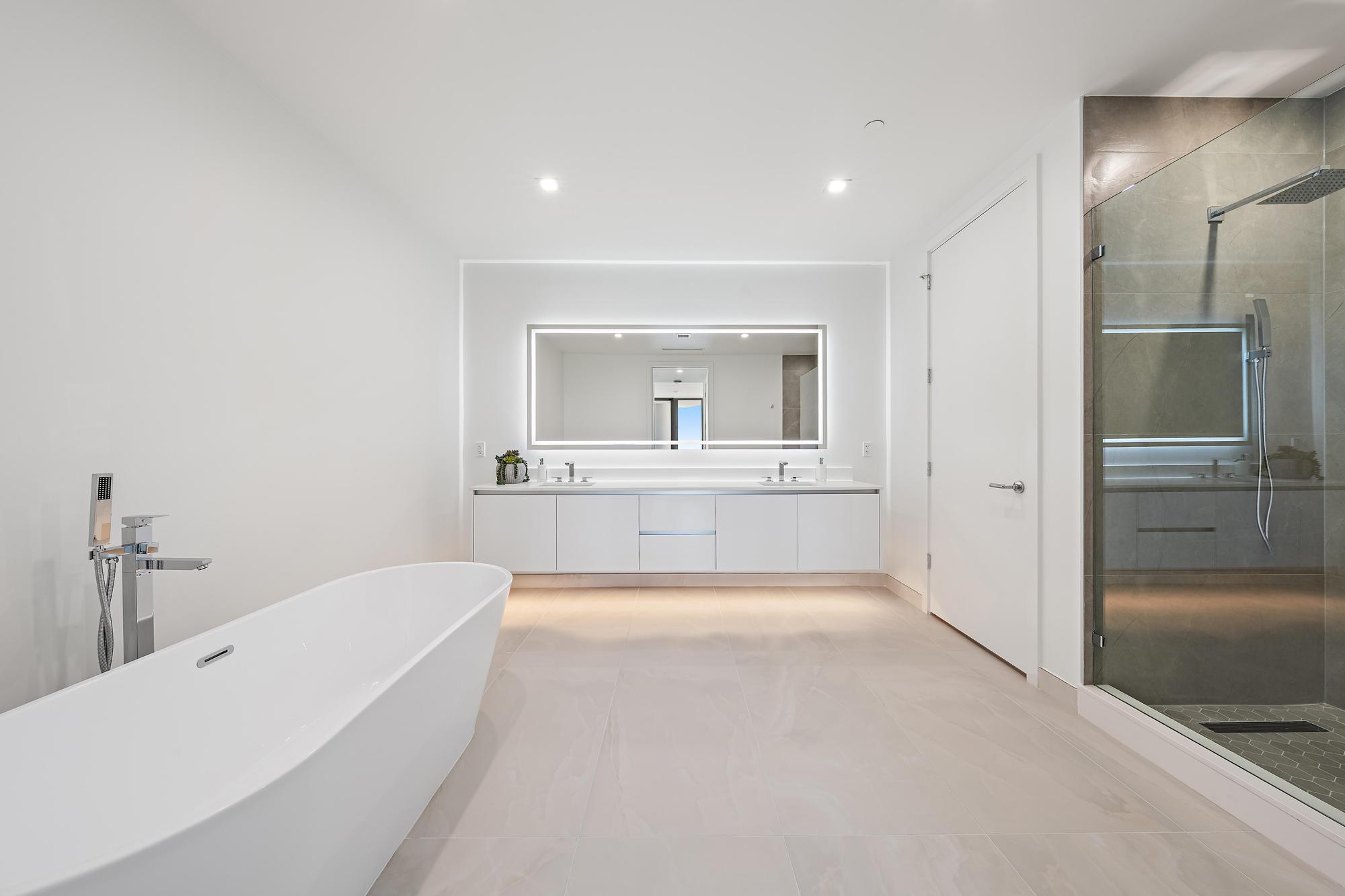 Nautilus 220 Condominium - Residential