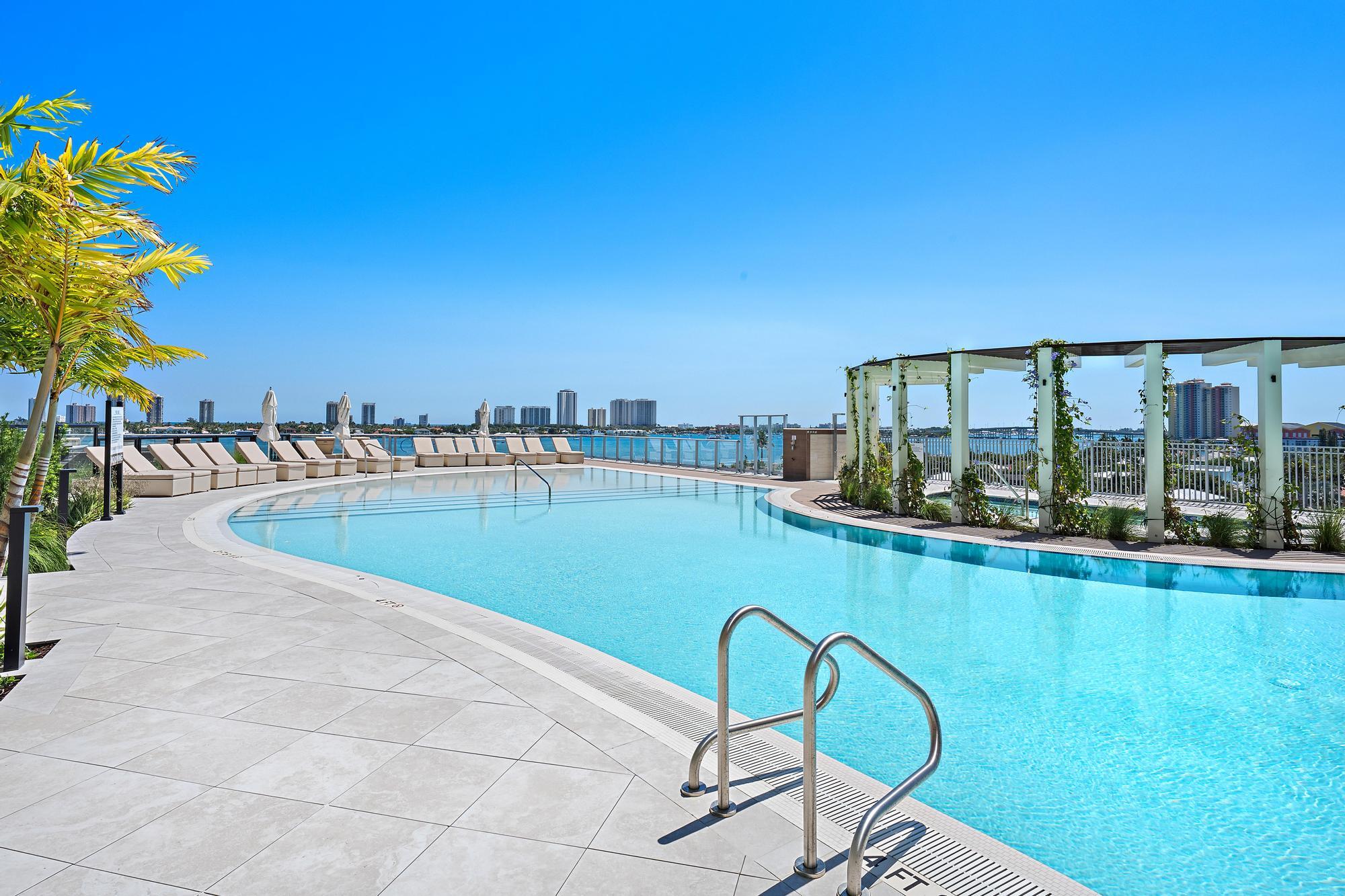 Nautilus 220 Condominium - Residential