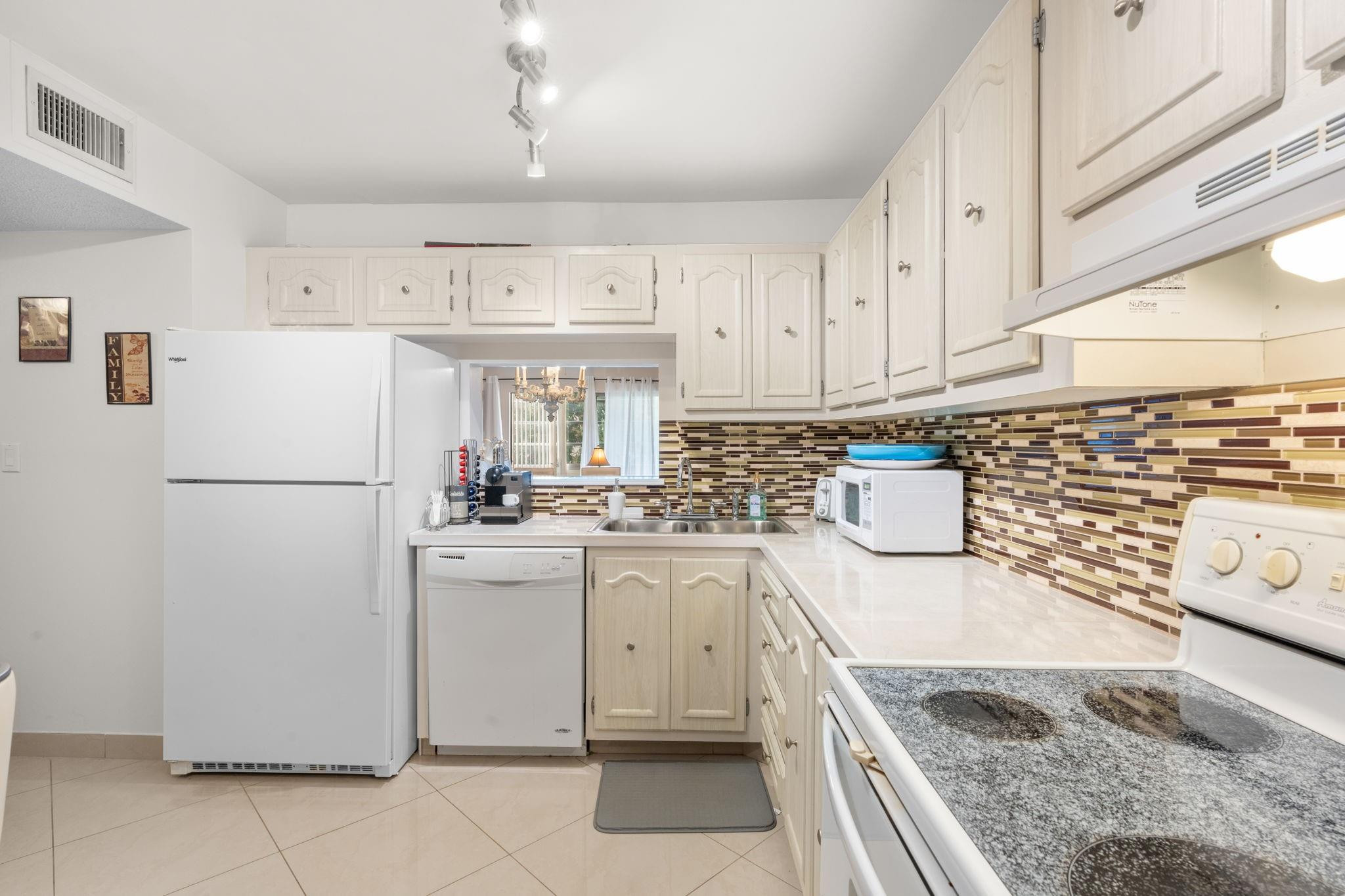 PEARL CONDOMINIUM - Residential