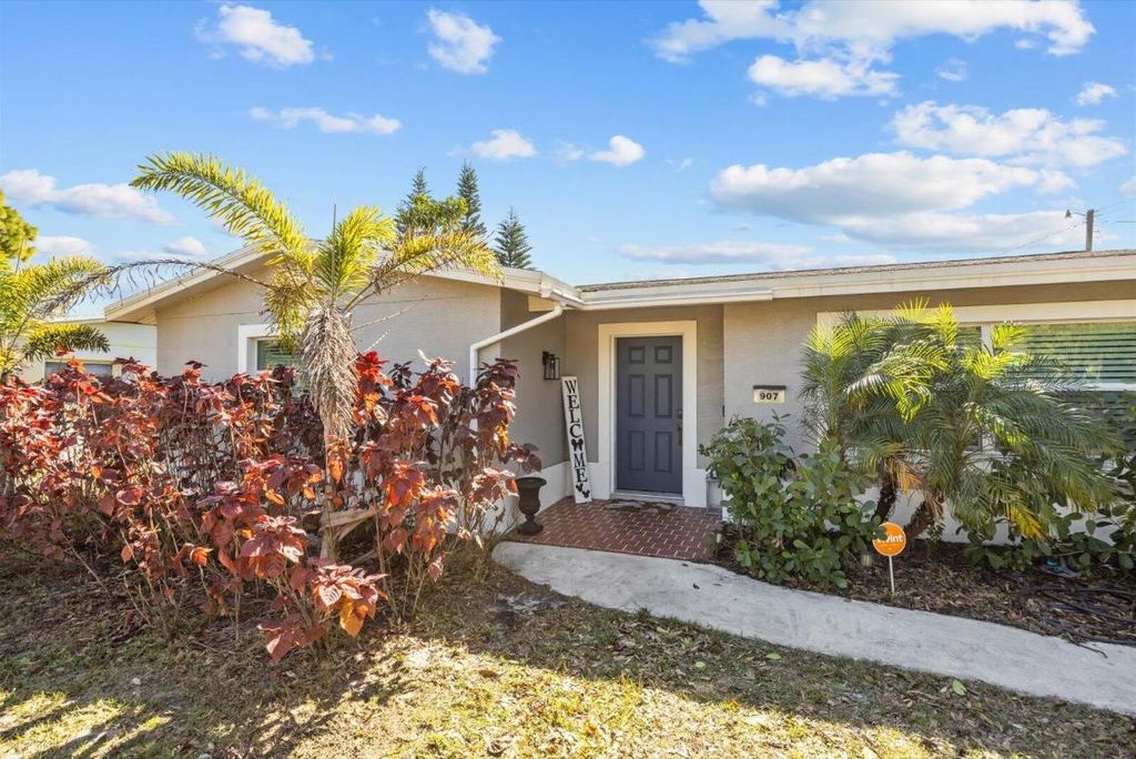 Photo of 907 Antigua Avenue, Fort Pierce, FL 34982 (MLS # R11158805)