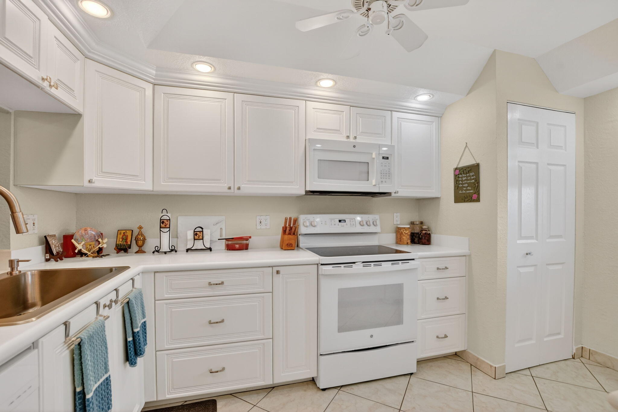 1537 E HILLSBORO Boulevard 444