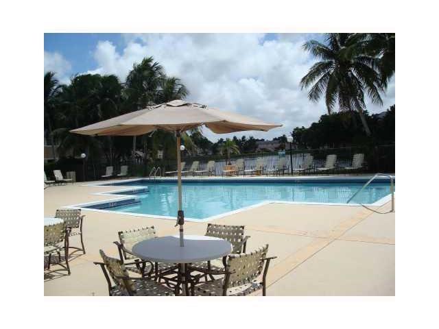 9457 Palm Cir