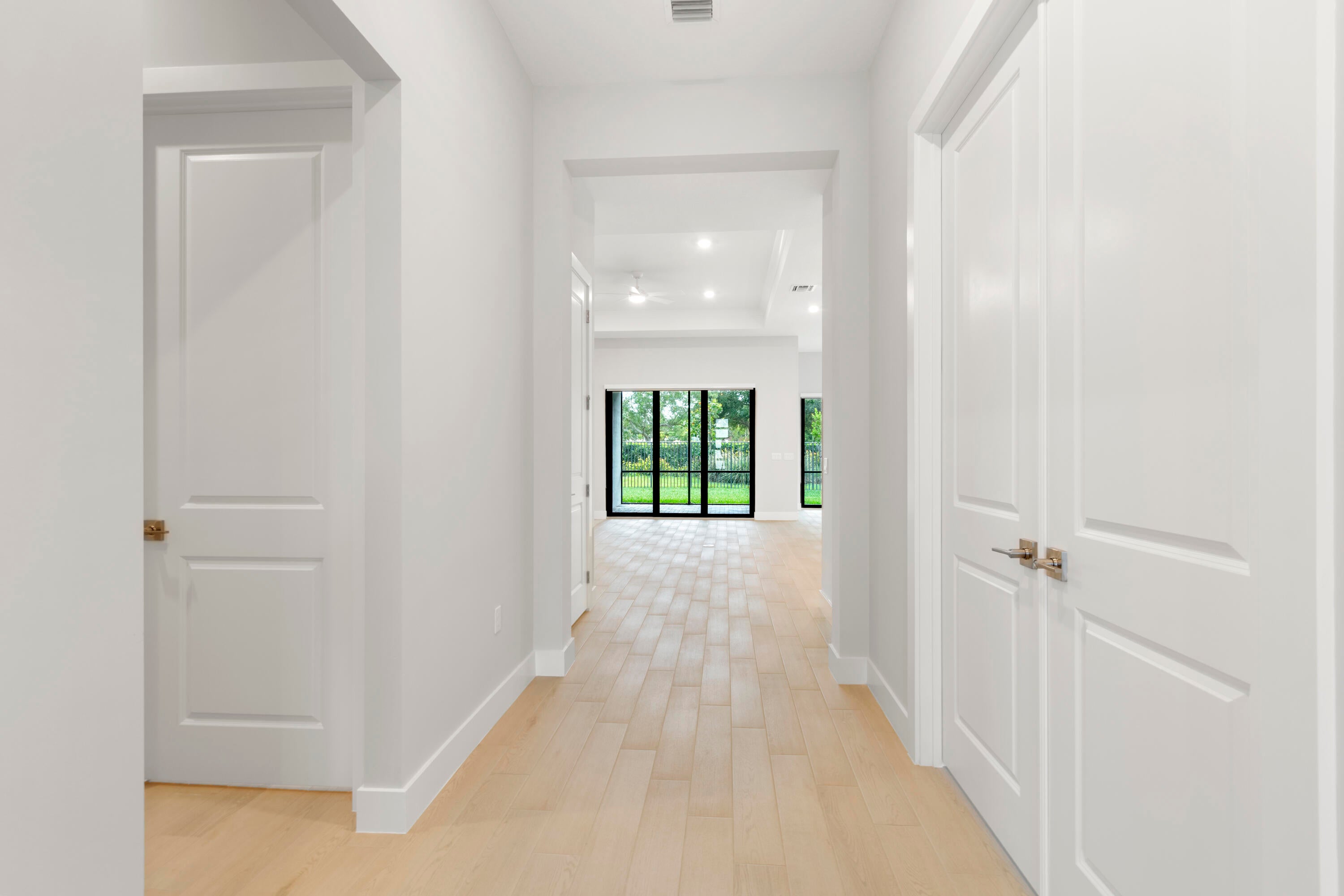 9195 Cape Honey Bee Lane Prestige 19