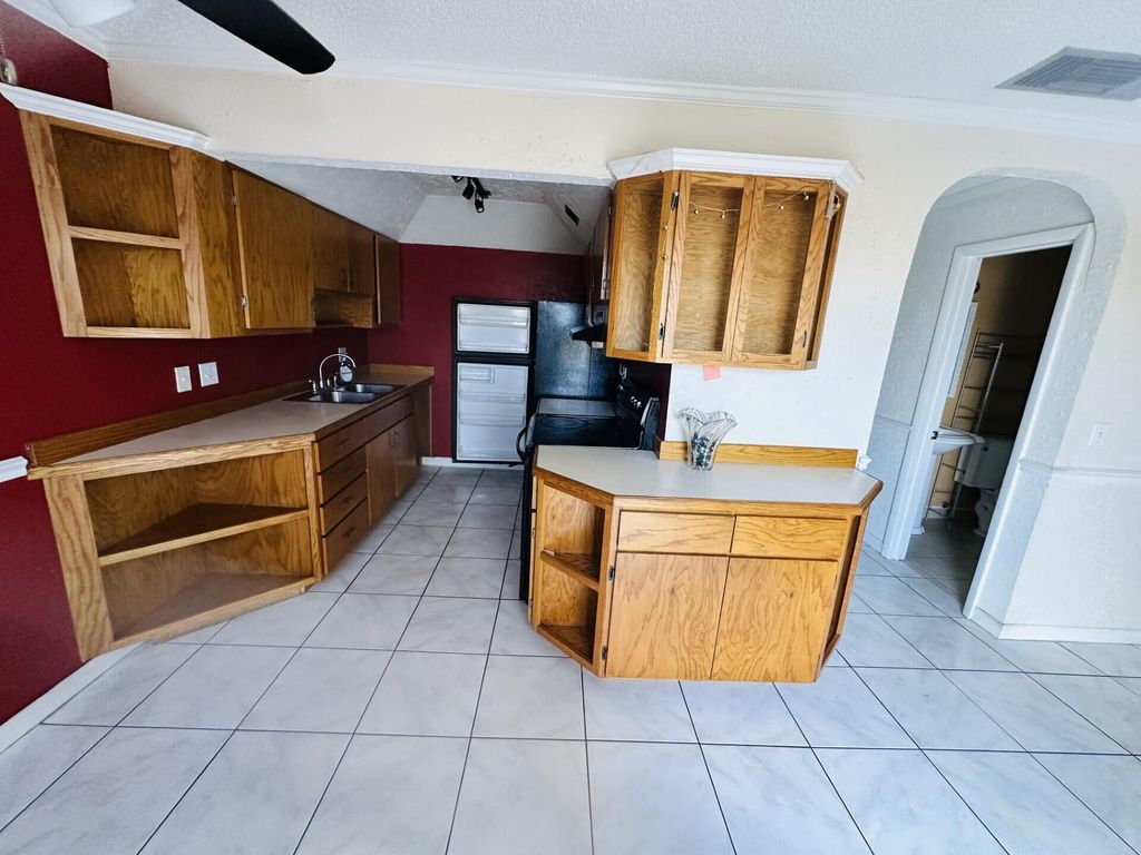 Photo of 1305 Gateway Drive #G-2, Lantana, FL 33462 (MLS # B26018065)