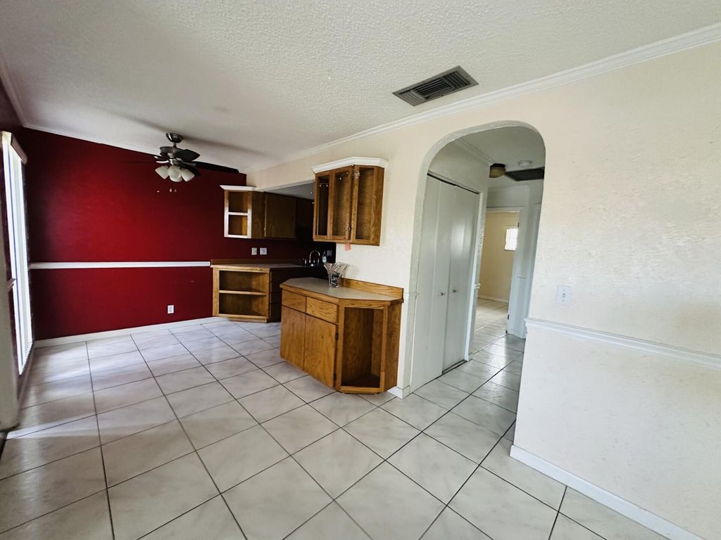 Photo of 1305 Gateway Drive #G-2, Lantana, FL 33462 (MLS # B26018065)