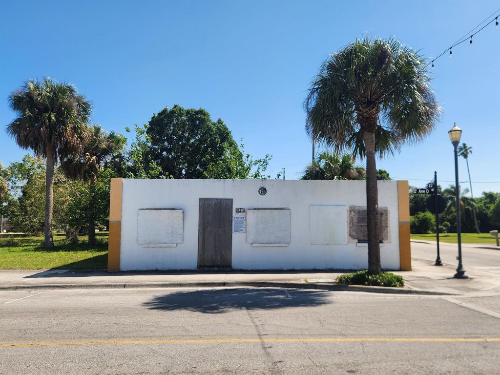 Photo of 921 Avenue D, Fort Pierce, FL (MLS # R11082301)