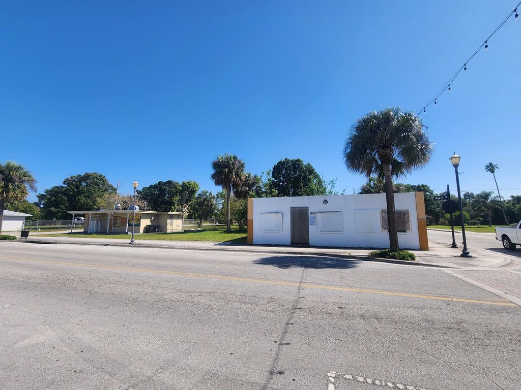 Photo of 921 Avenue D, Fort Pierce, FL (MLS # R11082301)