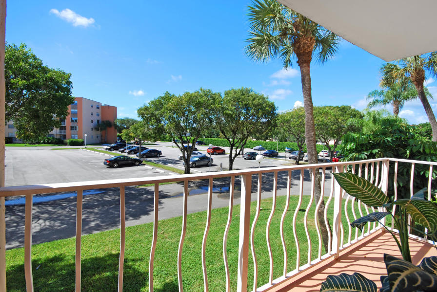 BREAKWATERS OF THE PALM BEACHES CONDO - Residential