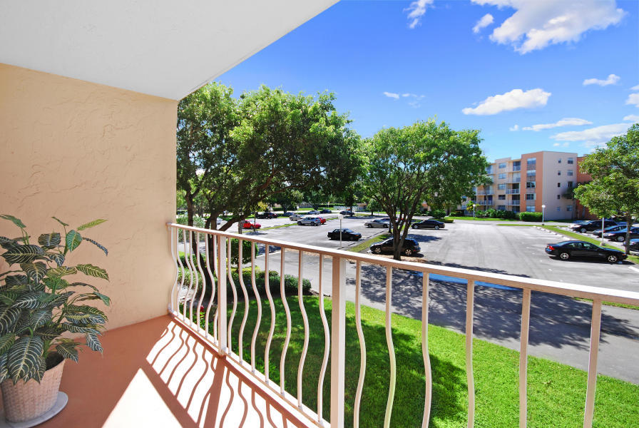 BREAKWATERS OF THE PALM BEACHES CONDO - Residential