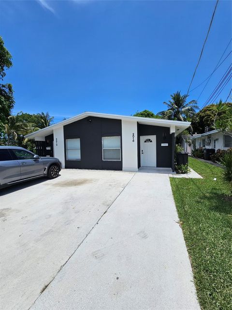 2016 Dock St West Palm Beach FL 33401